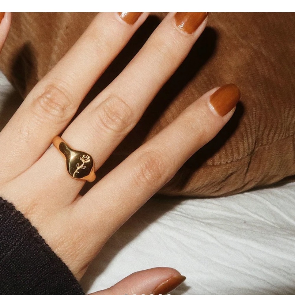 Hesty bracelet and Trianta ring